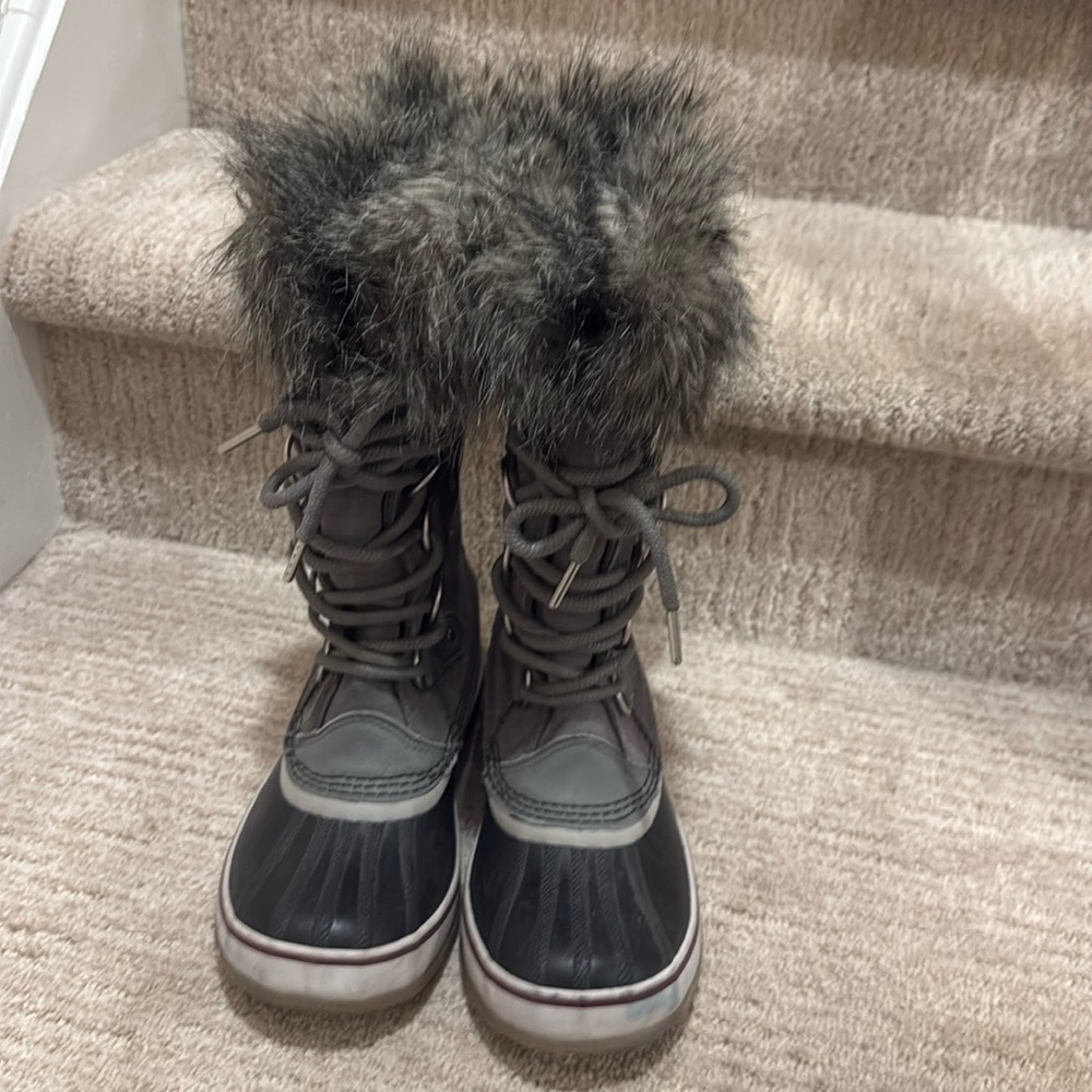 Like new Sorel winter boots